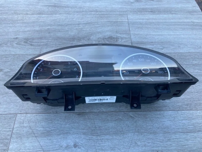 Панель приборов Volkswagen tiguan 5N CAW 2.0 L - миниатюра 2