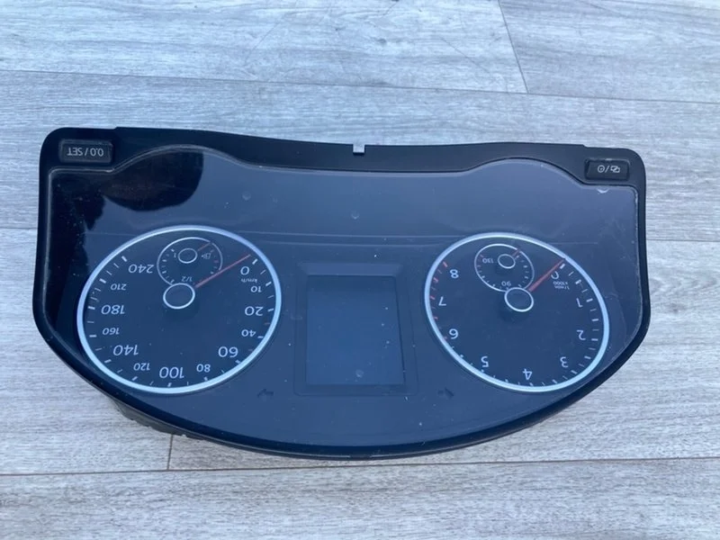 Панель приборов Volkswagen tiguan 5N CAW 2.0 L - миниатюра 3