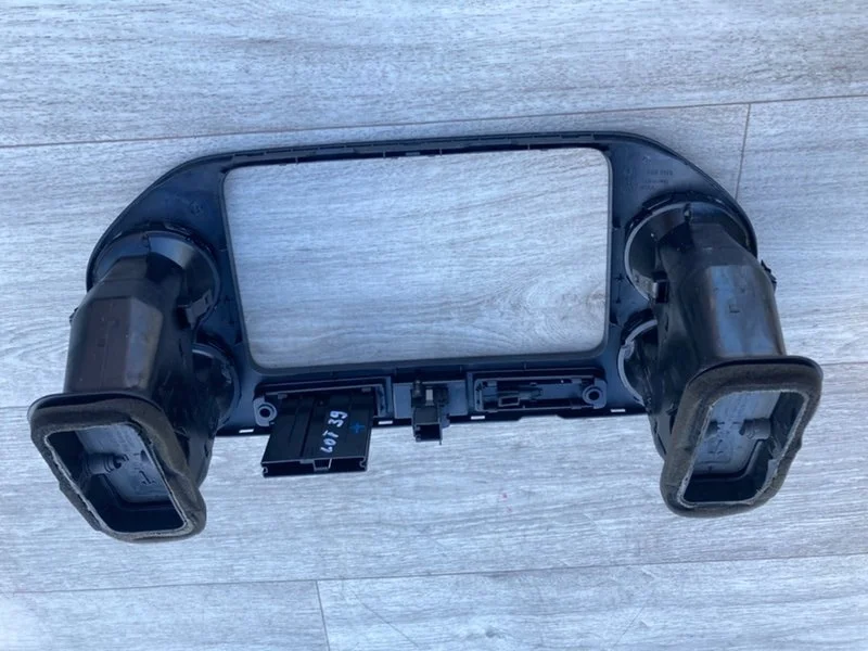 Консоль магнитофона Volkswagen tiguan 5N CAW 2.0 L - миниатюра 5