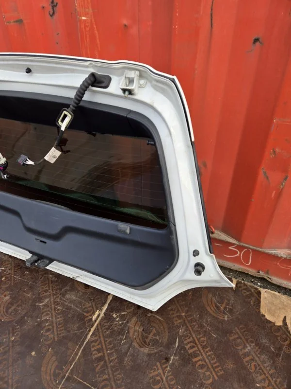 Крышка багажника Volkswagen Scirocco 3 2009 - миниатюра 8