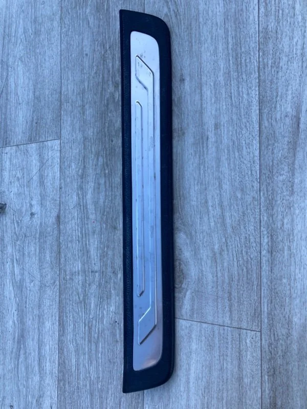 Накладка на порог салона передняя правая Kia - миниатюра 3