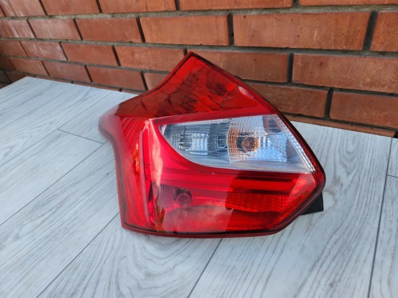 Стоп-сигнал левый Ford Focus 3 ХЭЧБЭК 2015 - миниатюра 3