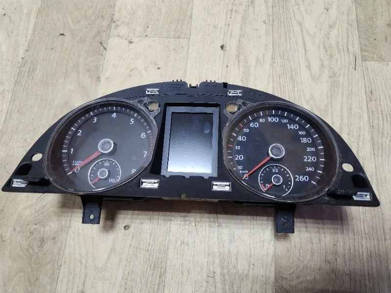 Панель приборов Volkswagen Passat B6 2.0 L 2009 - изображение 1