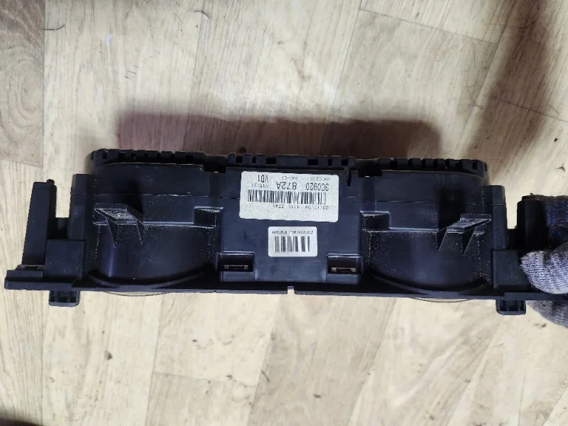 Панель приборов Volkswagen Passat B6 2.0 L 2009 - миниатюра 7