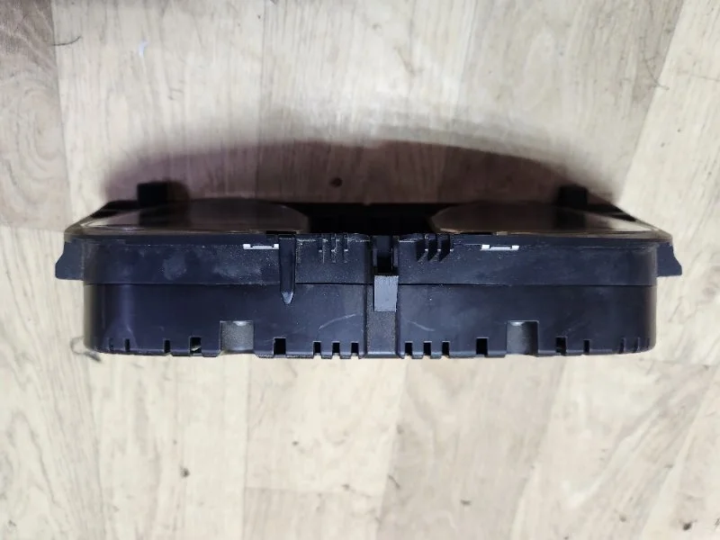 Панель приборов Volkswagen Passat B6 2.0 L 2009 - миниатюра 8