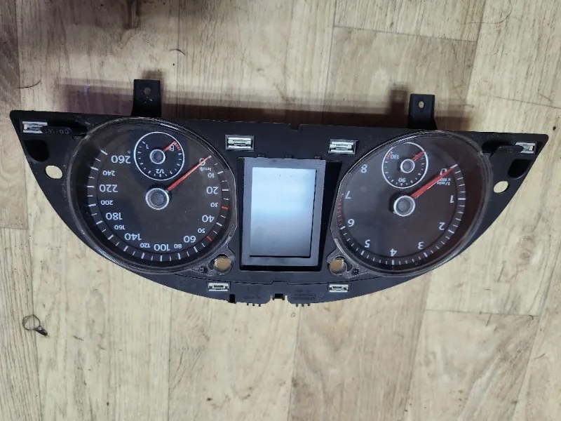 Панель приборов Volkswagen Passat B6 2.0 L 2009 - миниатюра 9