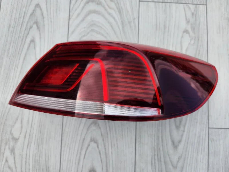 Стоп-сигнал правый Volkswagen Passat СС CCZ 2.0 - миниатюра 2