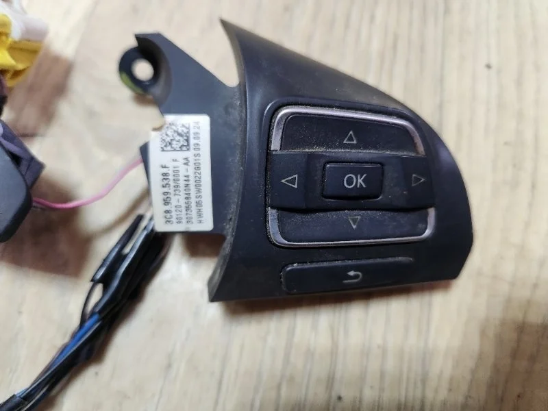 Кнопки на руль Volkswagen Passat B6 2.0 L 2009 - миниатюра 3