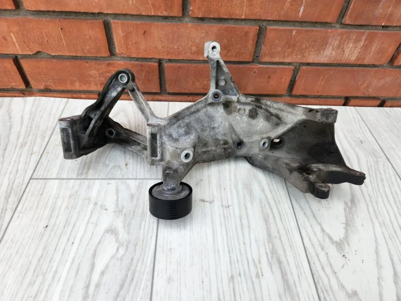 Кронштейн генератора Volkswagen Touareg NF 3.2 V6 - миниатюра 7