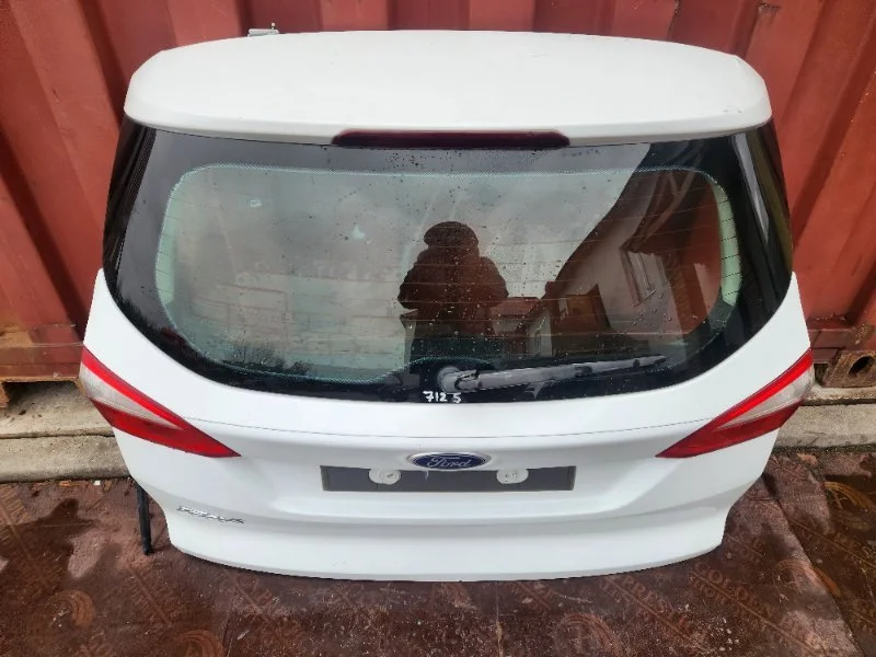 Крышка багажника Ford Focus 3 УНИВЕРСАЛ 2015 - миниатюра 2