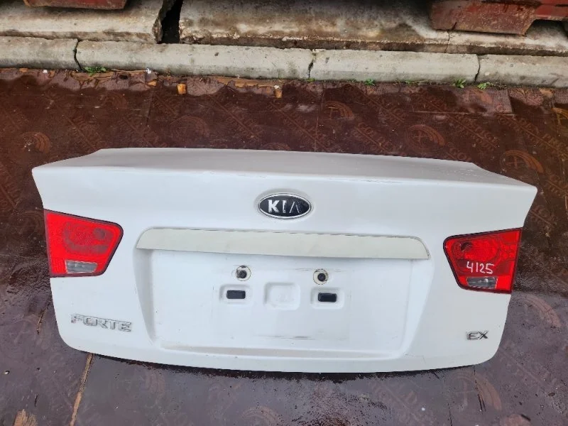 Крышка багажника Kia Cerato 2012 - миниатюра 4
