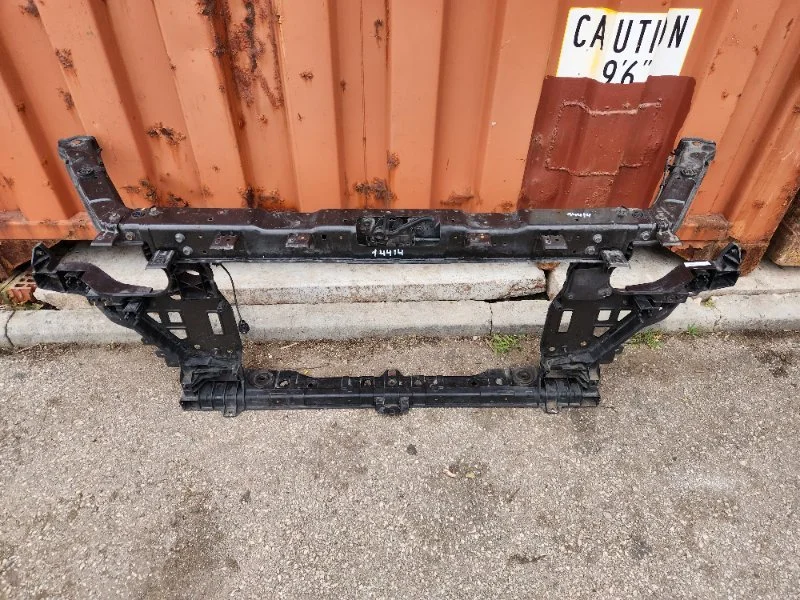 Рамка радиатора Hyundai Genesis G80 G6DH 2015 - миниатюра 2