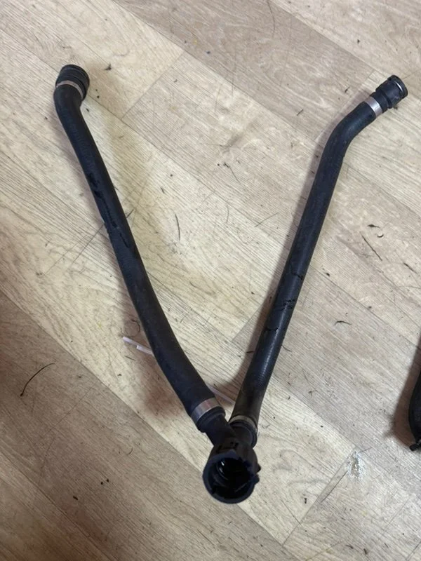 Патрубок радиатора BMW X3 E83 N47D20 2010 - миниатюра 9