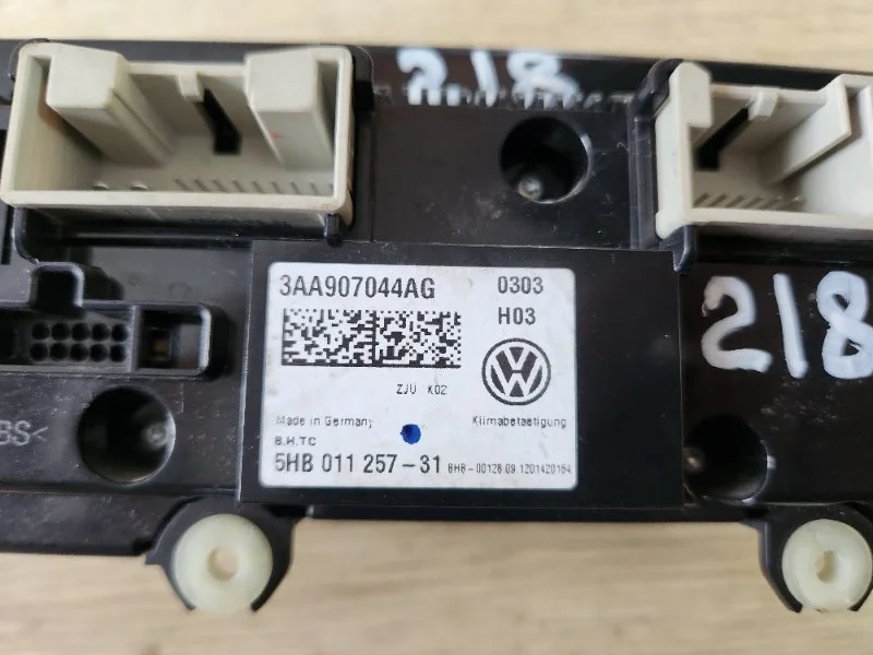 Блок управления климат-контролем Volkswagen jetta - миниатюра 3