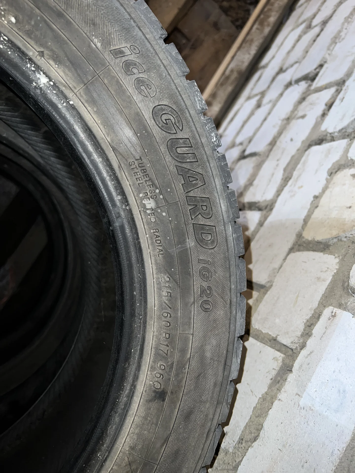 Шины Yokohama Iceguard IG20 215/60R17 - миниатюра 2