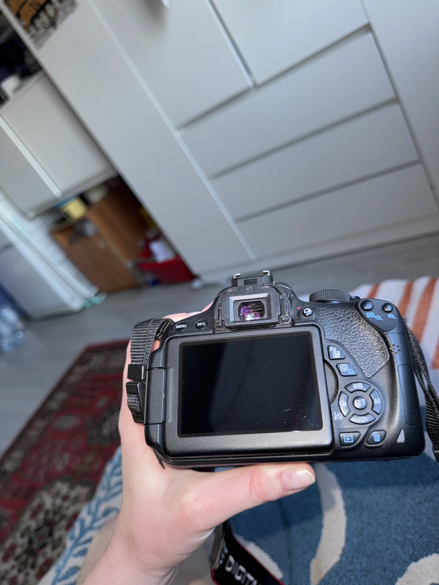 CANON EOS 700D - миниатюра 2