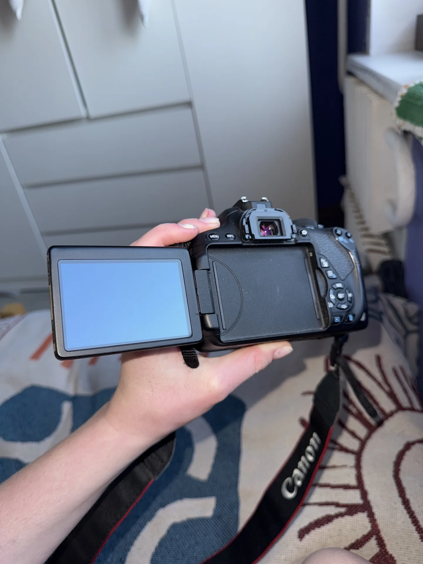 CANON EOS 700D - миниатюра 3