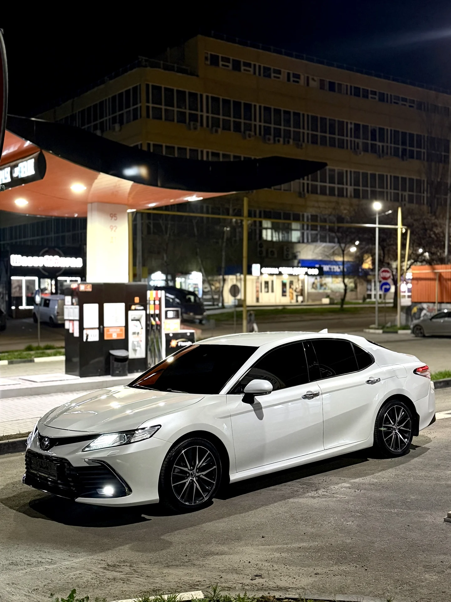 Toyota Camry 2021 - миниатюра 2