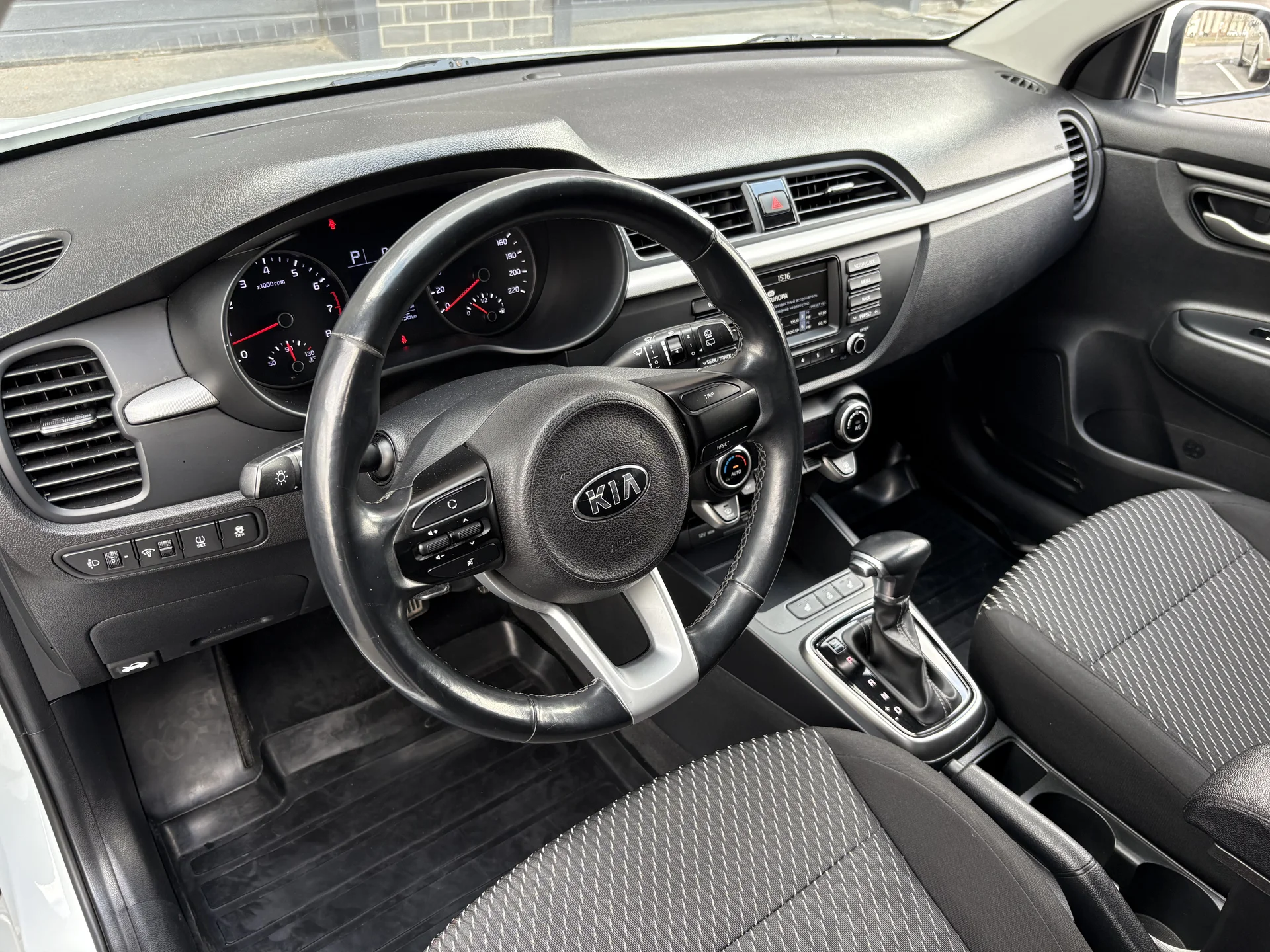 KIA RIO X-LINE 2018 - миниатюра 16