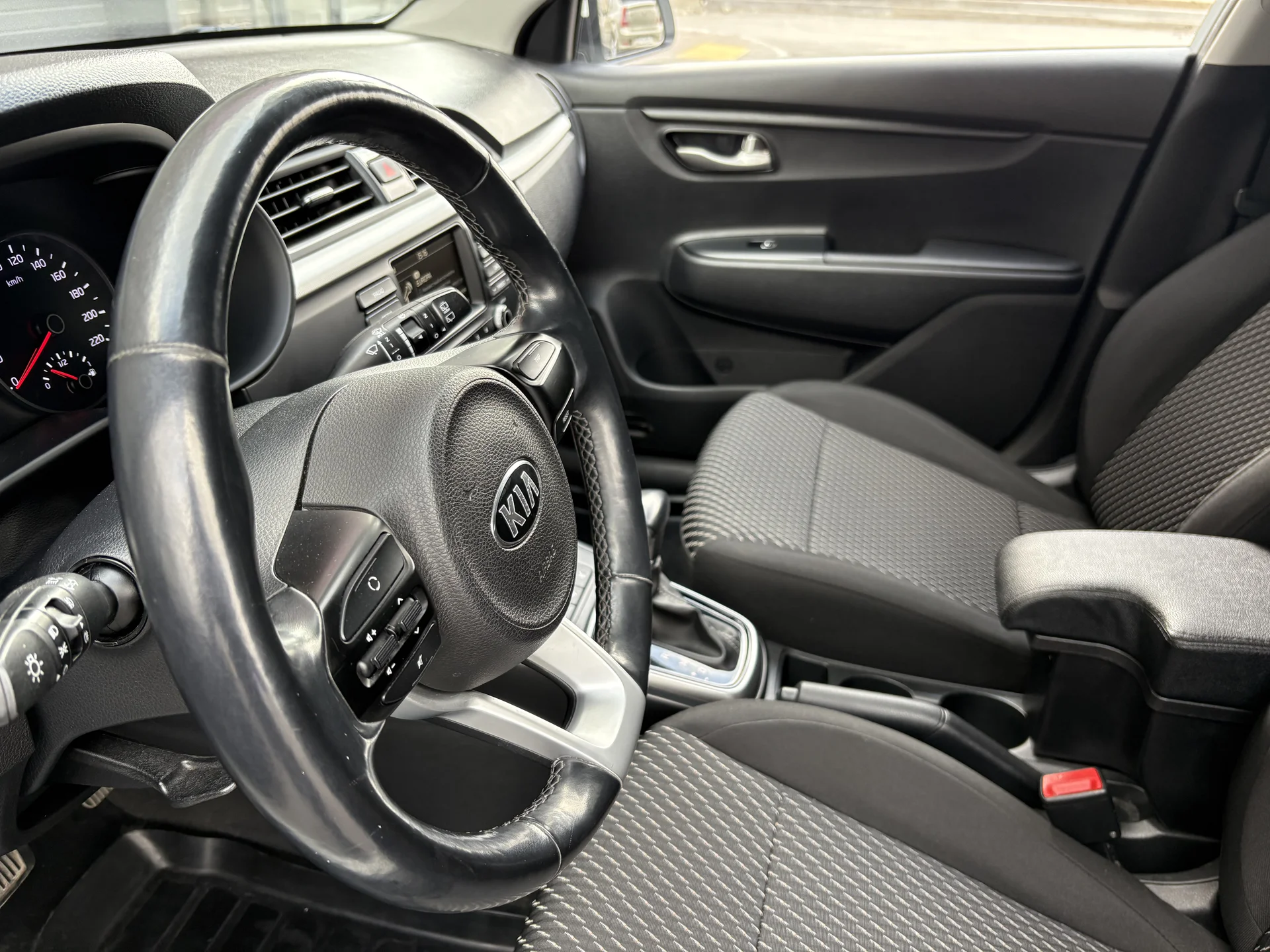 KIA RIO X-LINE 2018 - миниатюра 17