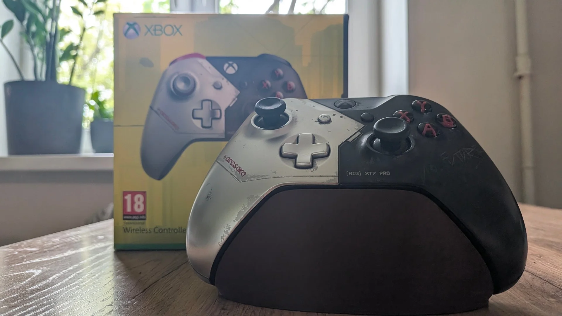 Геймпад Microsoft Xbox One Cyberpunk 2077 - миниатюра 2