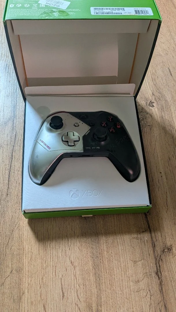 Геймпад Microsoft Xbox One Cyberpunk 2077 - миниатюра 8
