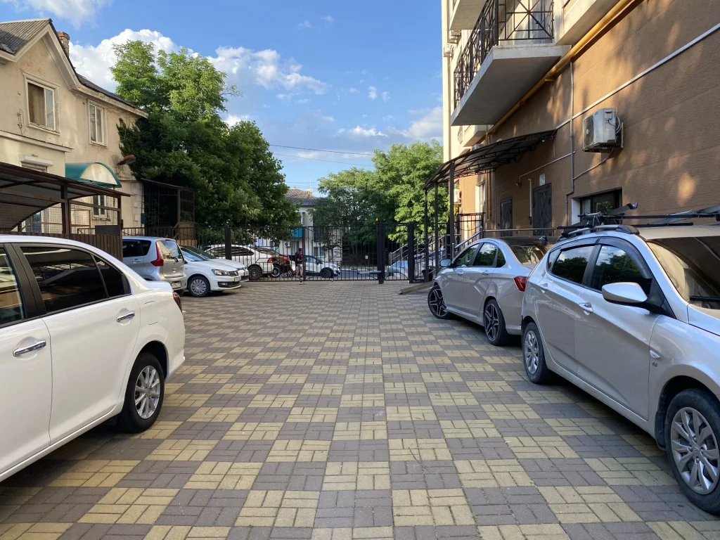 Купить двухкомнатную квартиру с ремонтом в центре Новороссийска - миниатюра 26