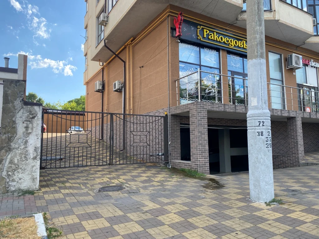 Купить двухкомнатную квартиру с ремонтом в центре Новороссийска - миниатюра 27