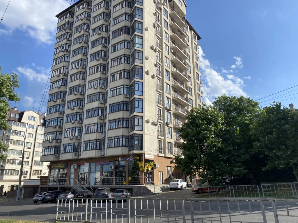 Купить двухкомнатную квартиру с ремонтом в центре Новороссийска - миниатюра 30