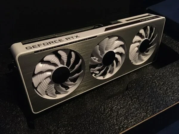 Видеокарта Gigabyte RTX Vision OC 12G - миниатюра 2