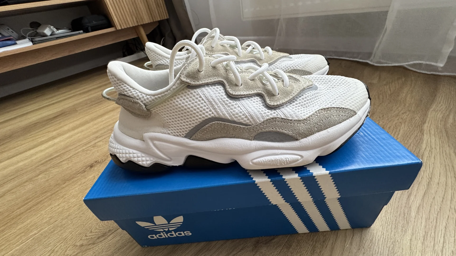 Кроссовки adidas - миниатюра 2