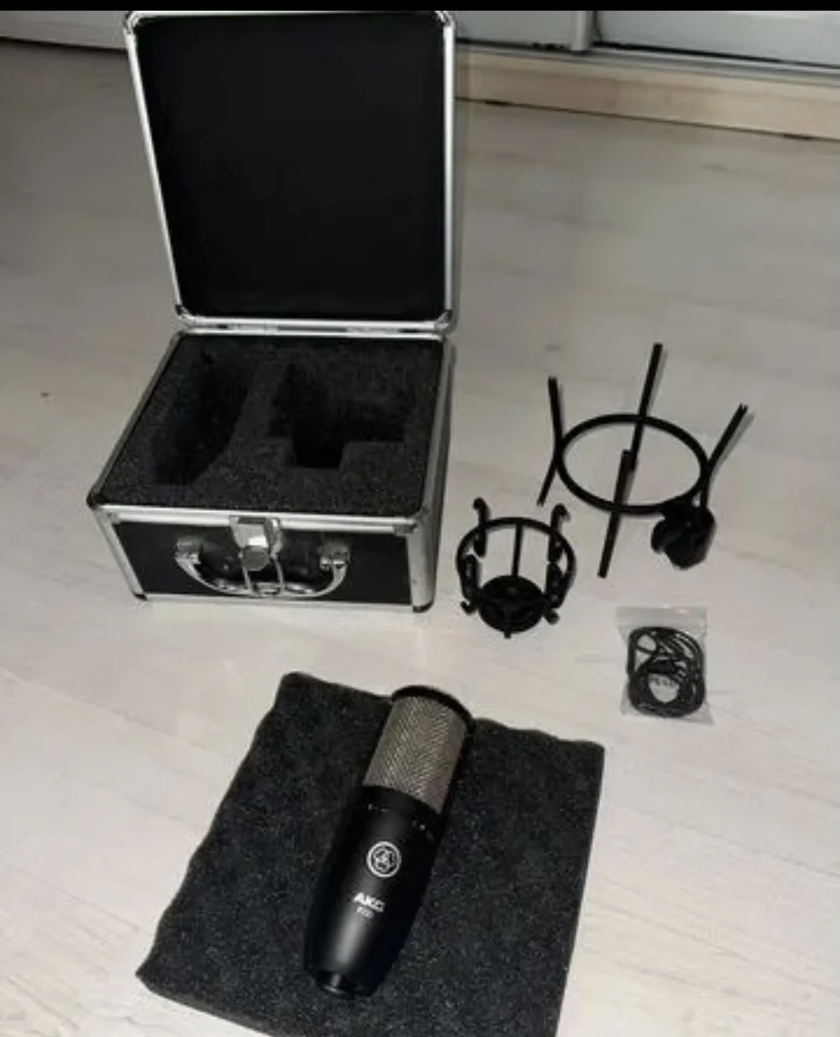 Микрофон AKG P220 - изображение 1