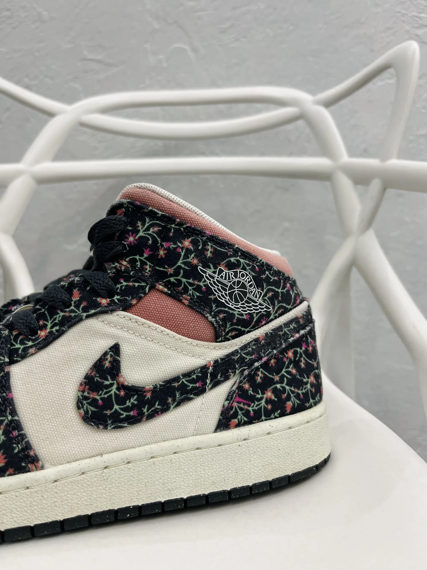 Кроссовки Nike Air Jordan 1 - миниатюра 3