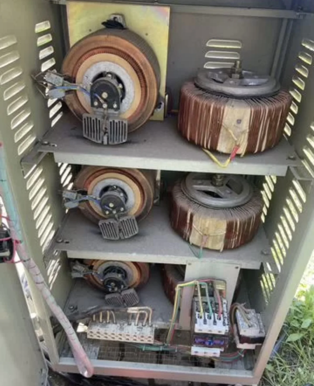 Стабилизатор напряжения трех фазный SVC30KW - миниатюра 2