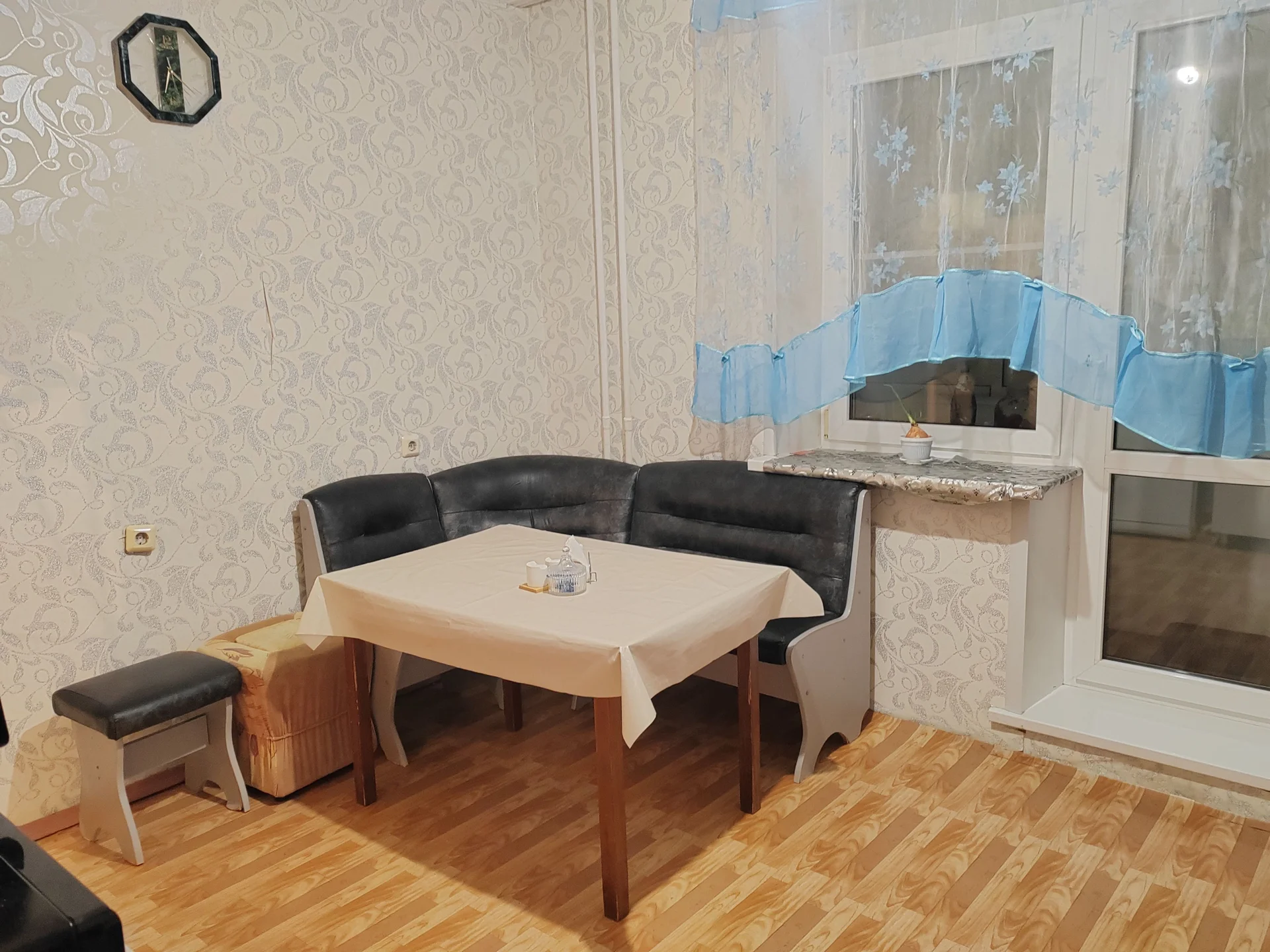В продаже просторная трёхкомнатная квартира - миниатюра 18