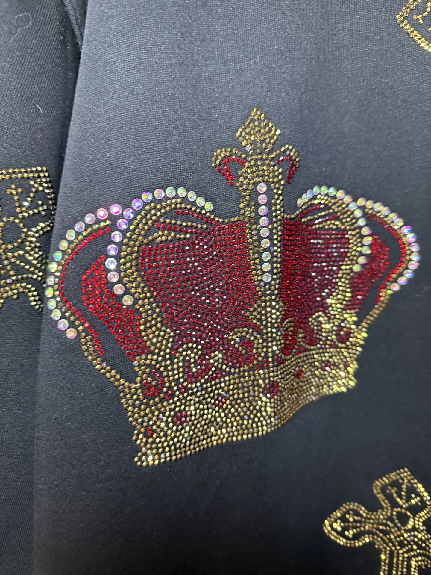 Толстовка с коронами из страз - миниатюра 4