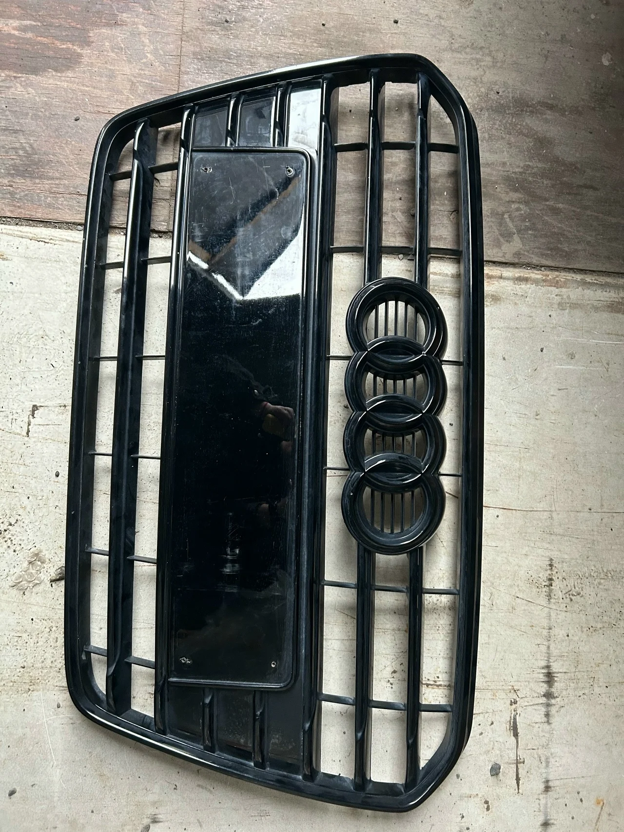 Решетка радиатора AUDI A5 8T0853651G - миниатюра 3