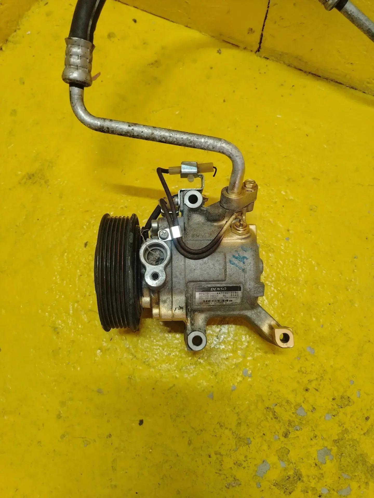 Компрессор кондиционера Toyota PASSO KGC10 1KR 200 - миниатюра 3