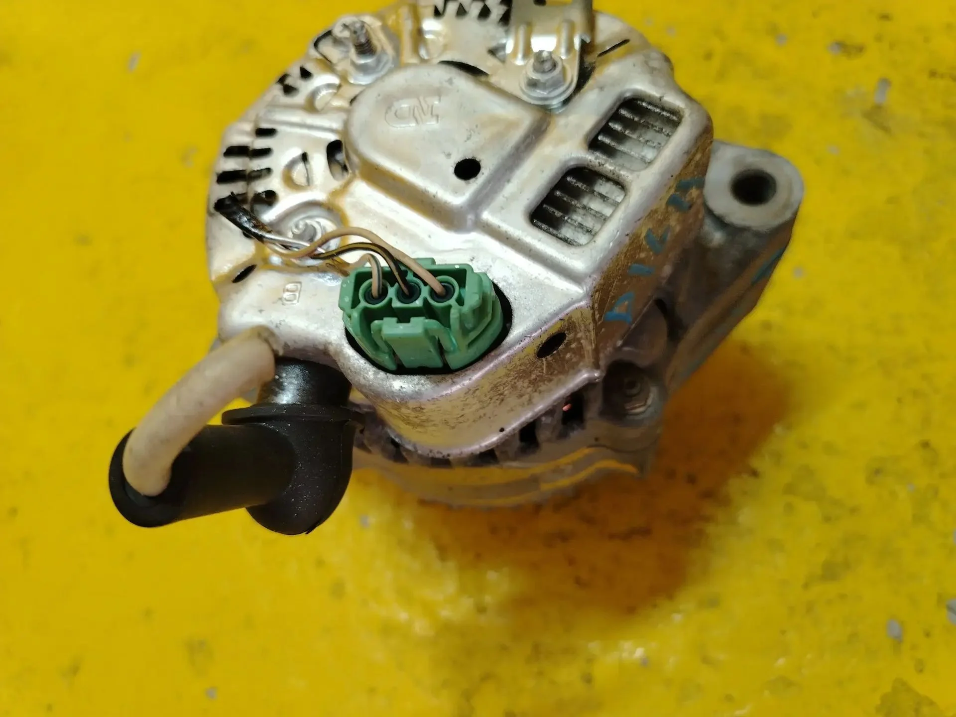 Генератор хонда honda 1.6 d16a 1.5 d15b
3 контактн - миниатюра 3