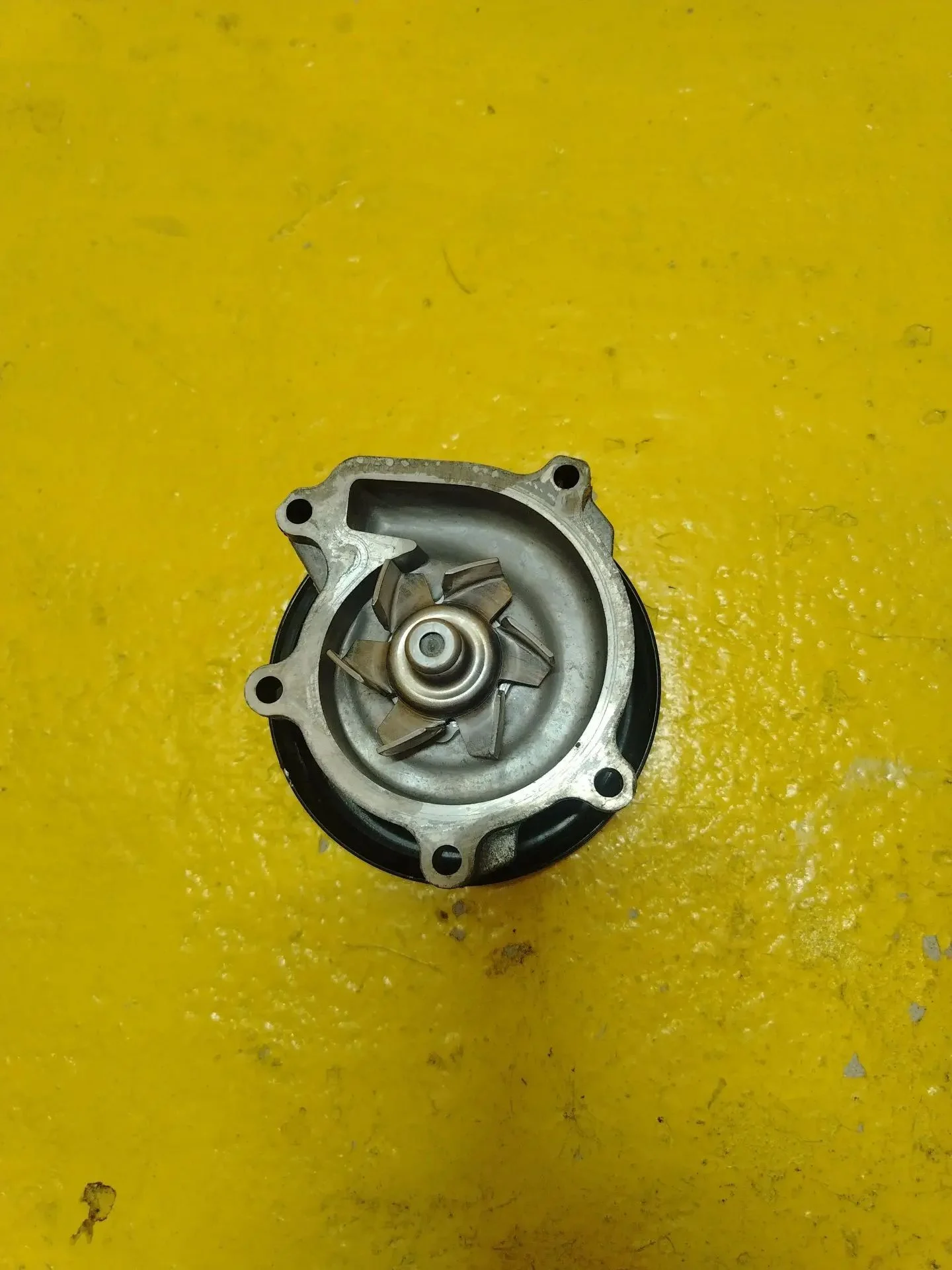 Помпа 1.0 1SZ-FE 1SZFE TOYOTA VITZ YARIS EHO PLATZ - миниатюра 3