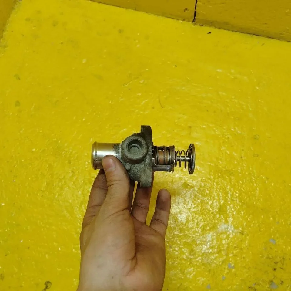 фланец термостата флянец 1.0 1SZ-FE 1SZFE TOYOTA V - миниатюра 3