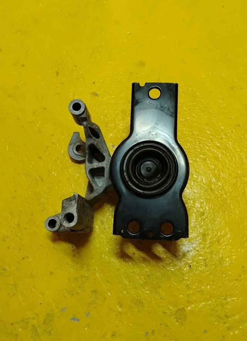 Опора ДВС Nissan Qashqai J10 2.0 MR20DE (контракт)