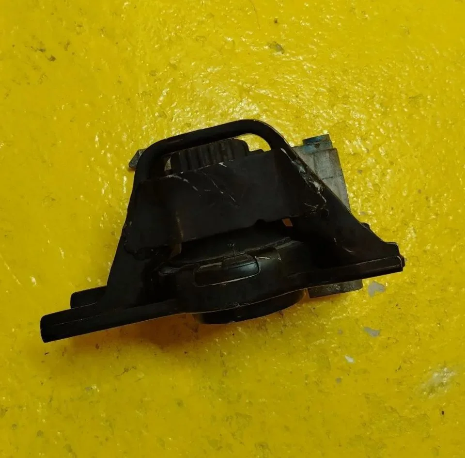 Опора ДВС Nissan Qashqai J10 2.0 MR20DE (контракт) - миниатюра 5