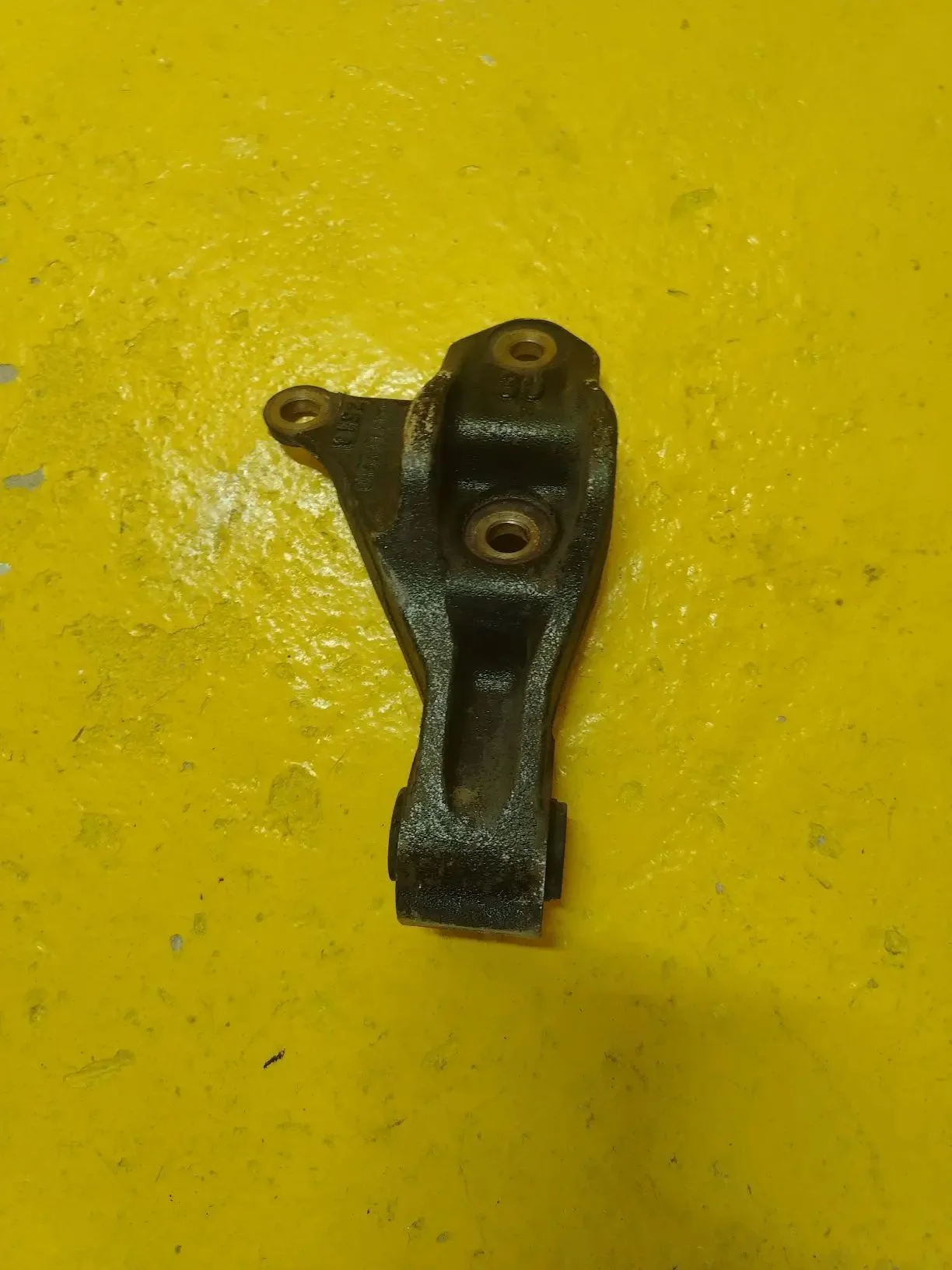 Подушка двигателя TOYOTA RACTIS кпп задняя 1236421 - миниатюра 2