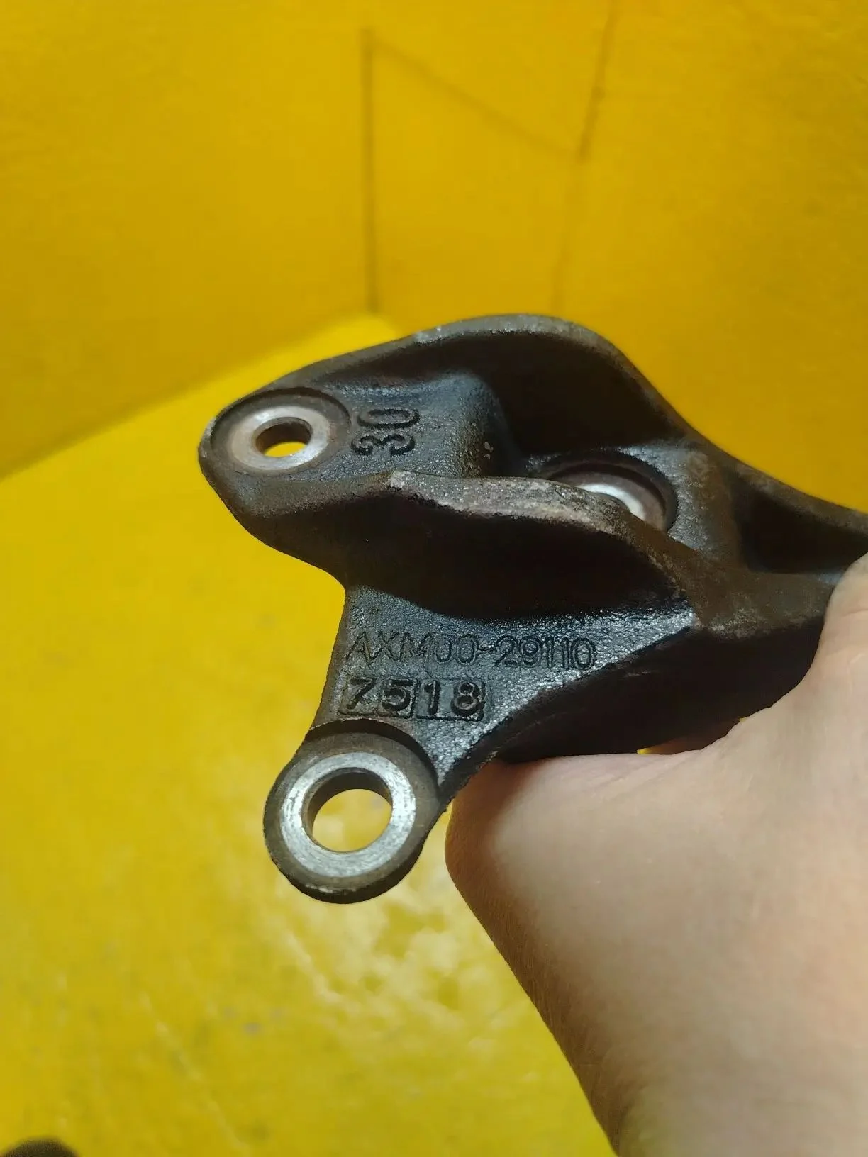 Подушка двигателя TOYOTA RACTIS кпп задняя 1236421 - миниатюра 4