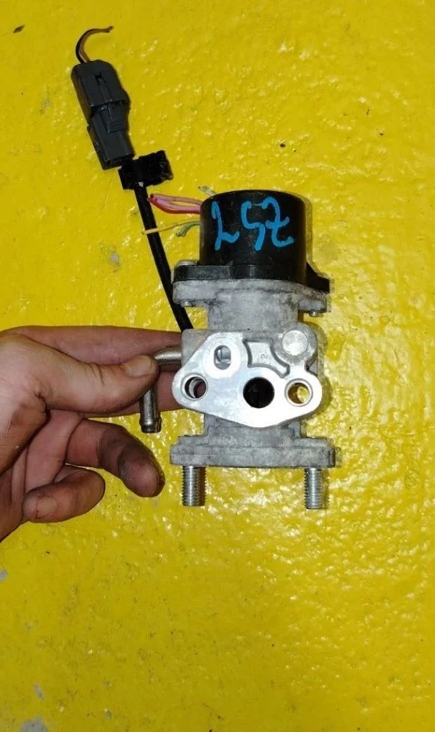 Клапан EGR датчик егр TOYOTA тойота VITZ SCP90 2SZ - миниатюра 2