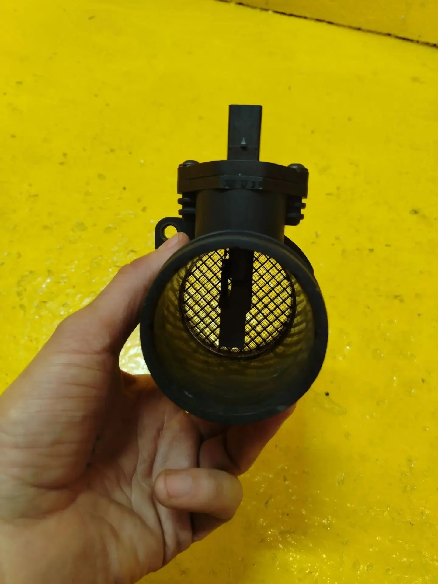 Дмрв бмв bmw e46 0 280 218 075 n46b20
Датчик массо - миниатюра 4