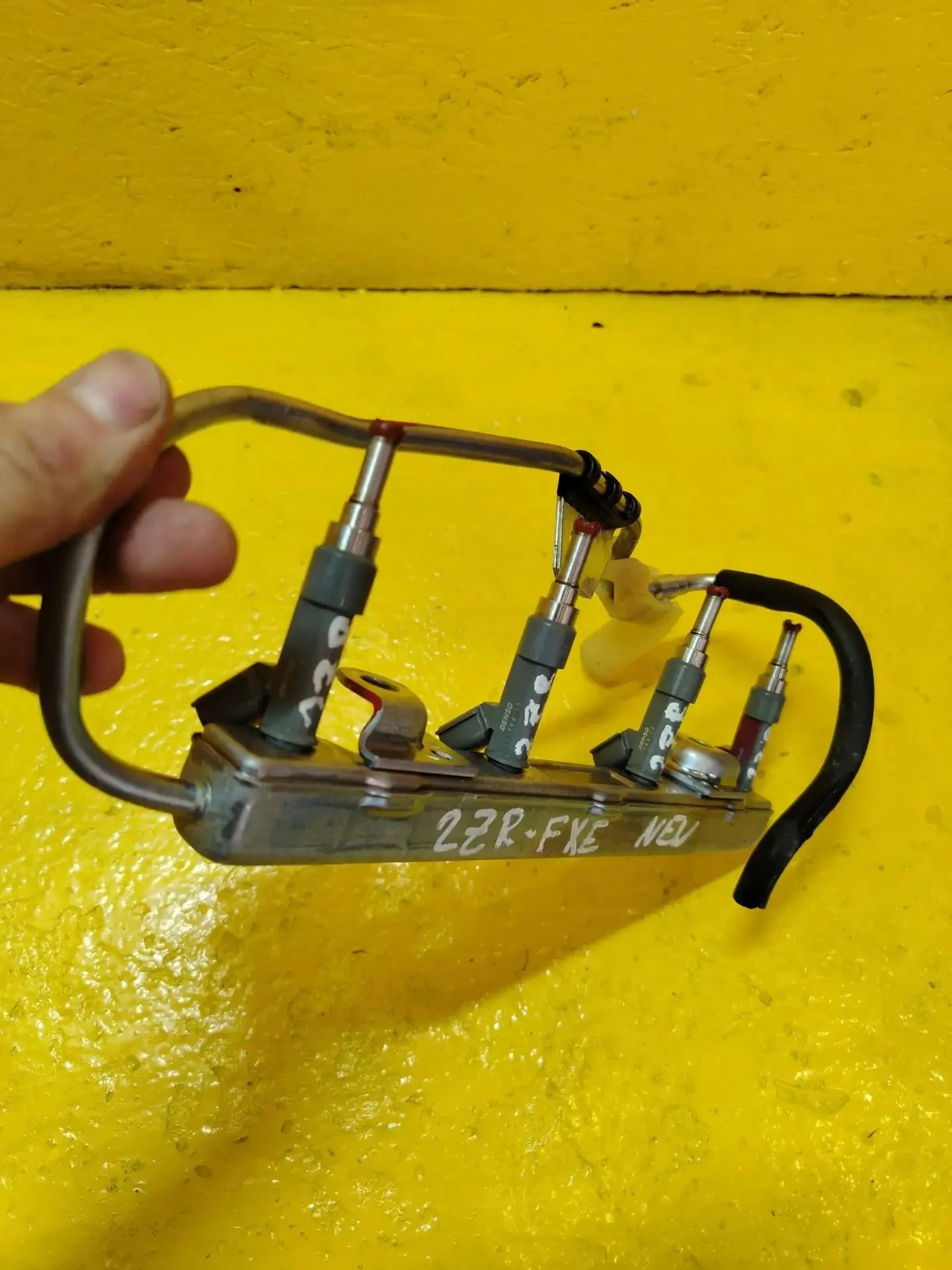 топливная форсунка 1.8 2zrfxe 2zr-fxe toyota prius - миниатюра 2
