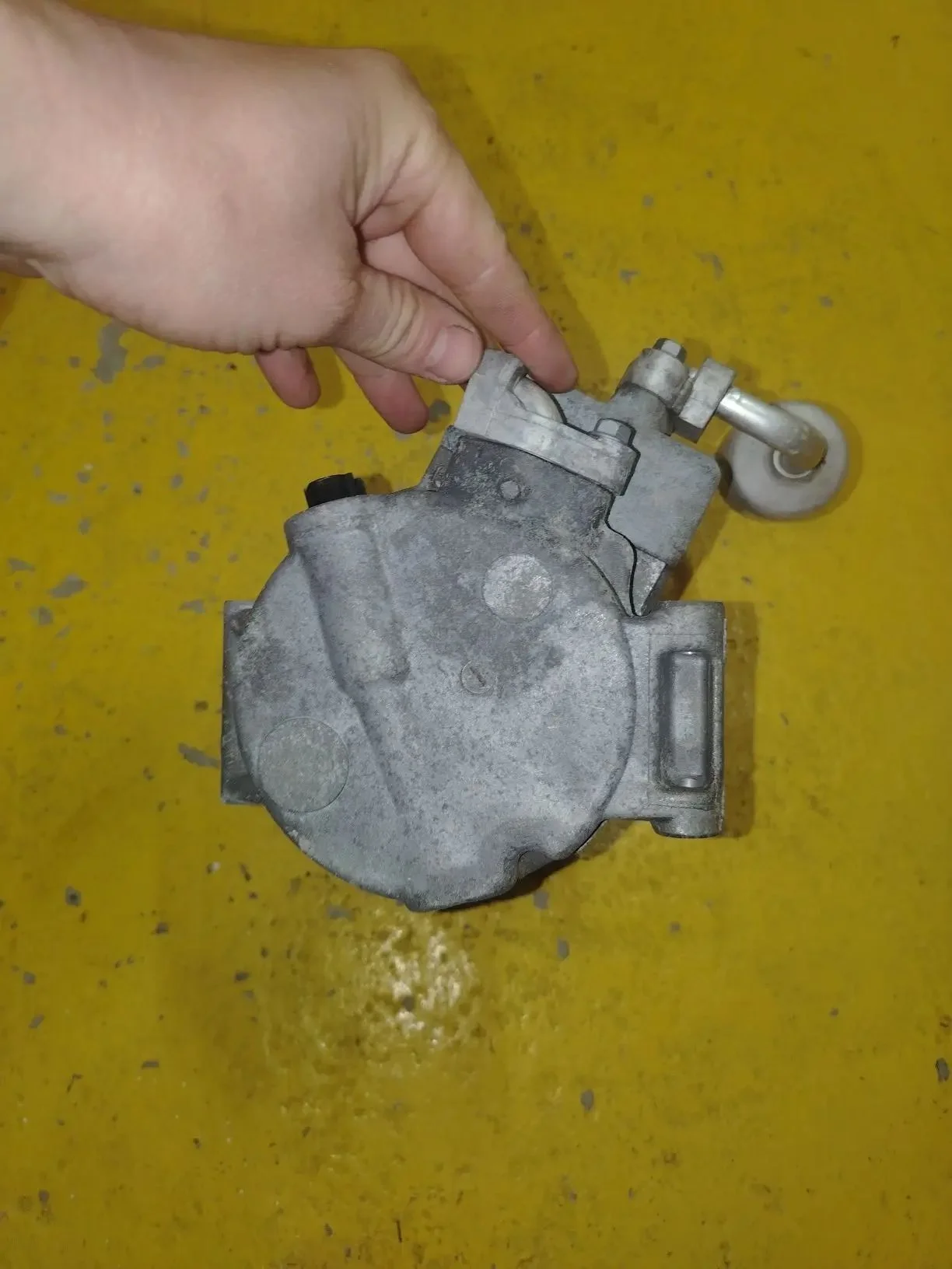 Компрессор кондиционера 4.6 1UR-FSE LEXUS LS460 - миниатюра 3