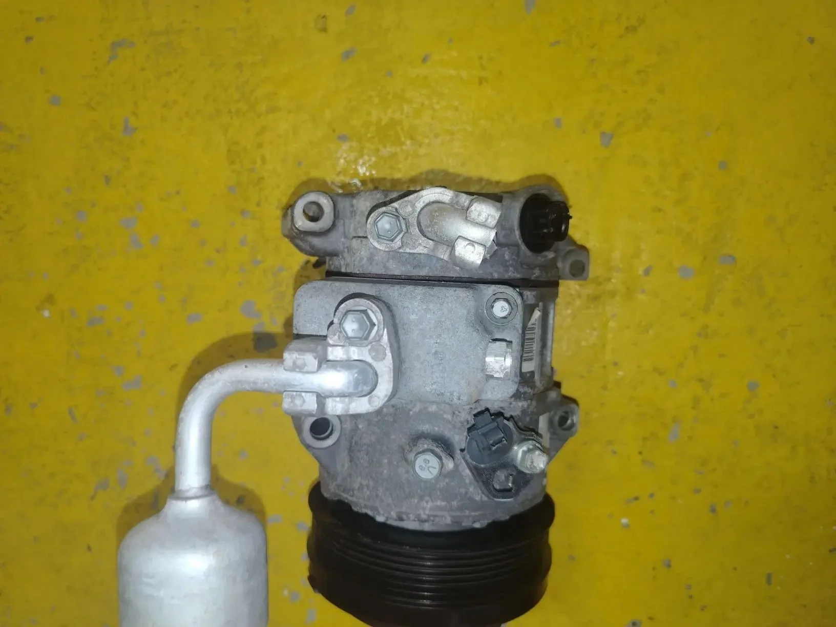 Компрессор кондиционера 4.6 1UR-FSE LEXUS LS460 - миниатюра 5